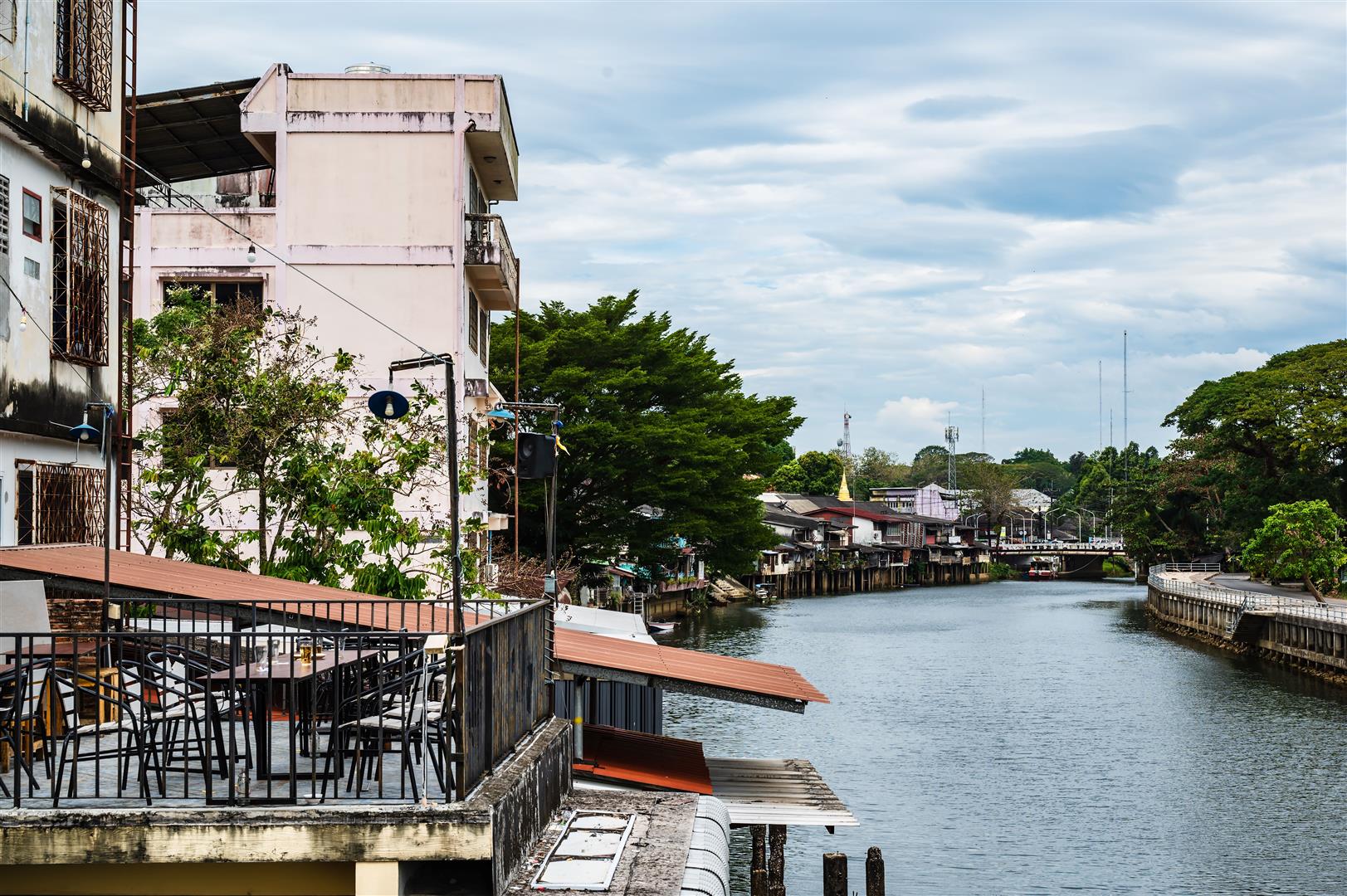 landscape-chanthaburi-river-with-building-chanthaboon-waterfront-chanthaboon-is-ancient-waterfront-community-located-west-side-chanthaburi-river.jpg