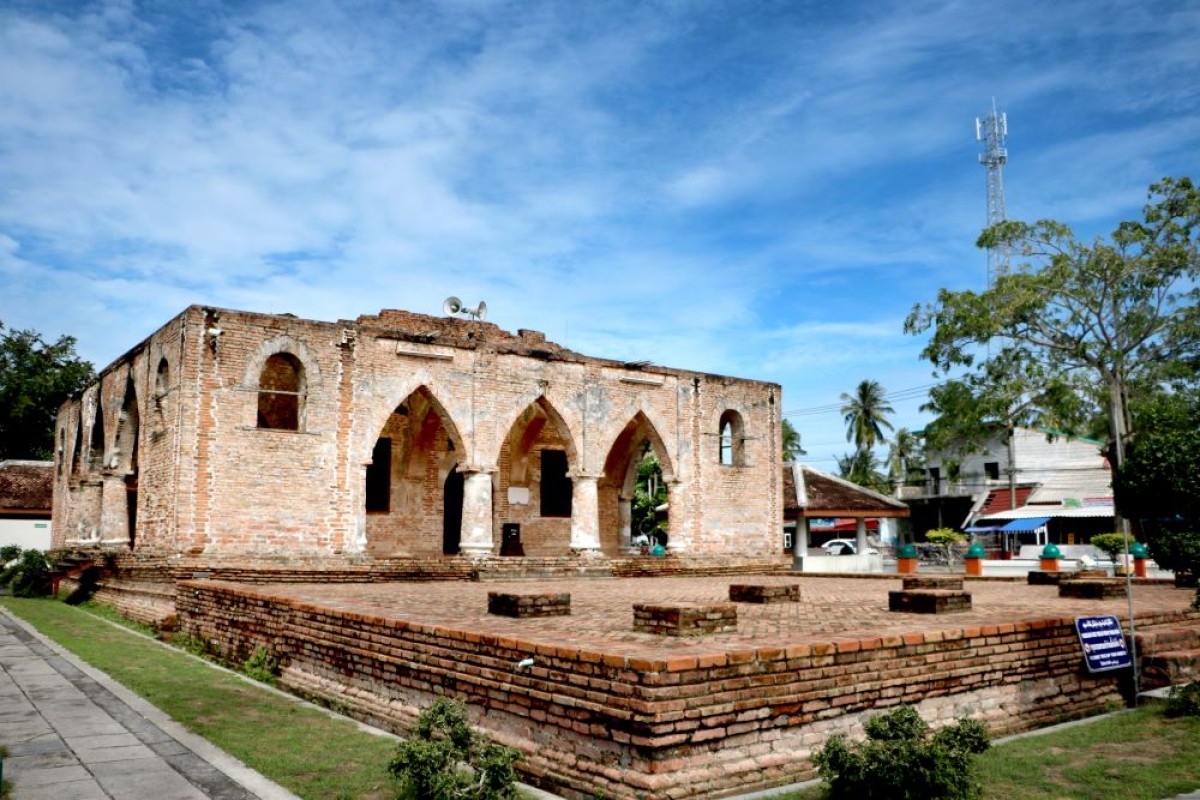 Following in the Footsteps of the Goddess Lim Ko Niao and Taking a Tour of the Krue Se Mosque