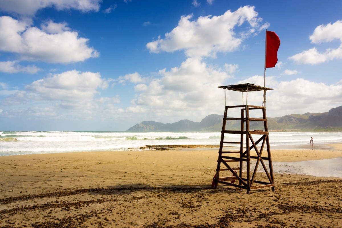 The meanings of signal flags that beach-goers should know