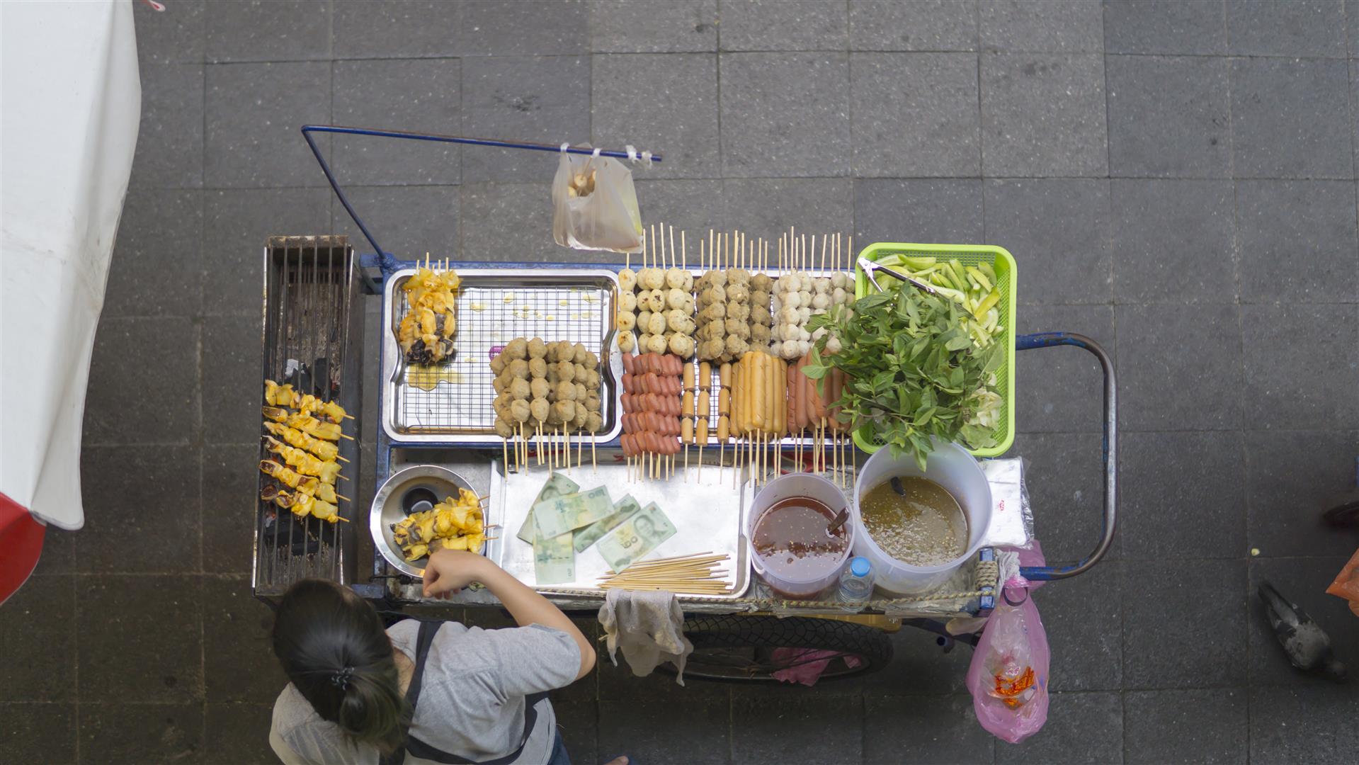 "泰国街头美食的魅力，为什么泰国街头美食如此受欢迎？"