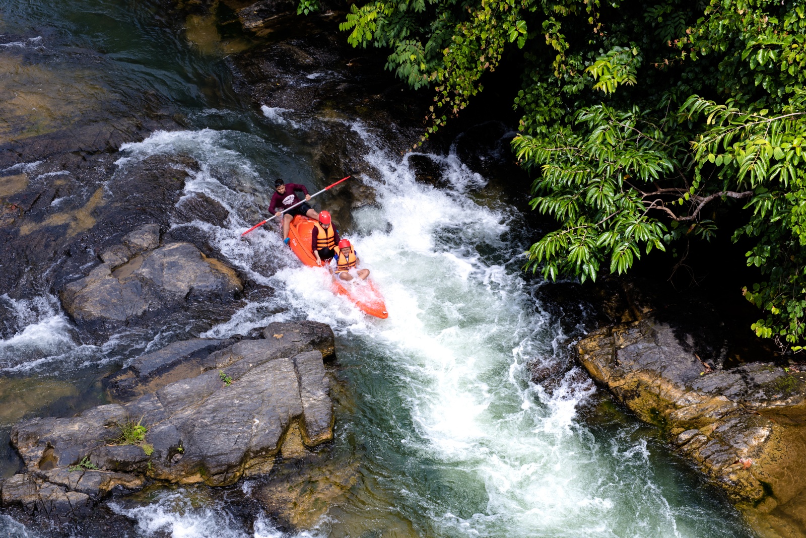 Rafting at Nan Mod Daeng, Phatthalung Province (Describe activities, places, suitable times to travel, traveling)