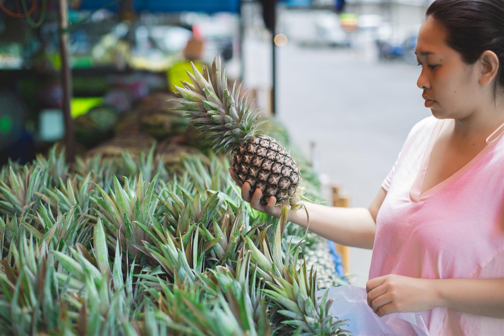 Juicy taste, Not too sweet, Not biting the tongue, GI Ban Kha Pineapple