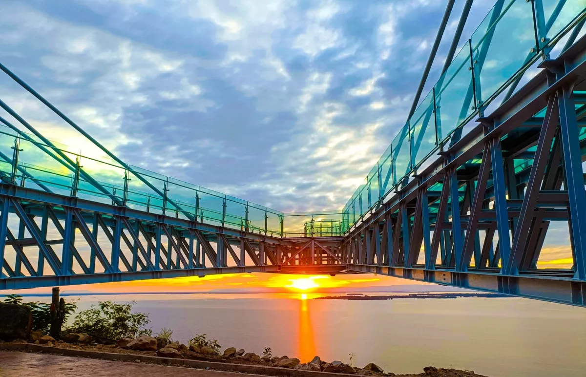 Watching the sunset in two provinces: View Khon Kaen Province from Phu Aen Skywalk in Nong Bua Lamphu Province