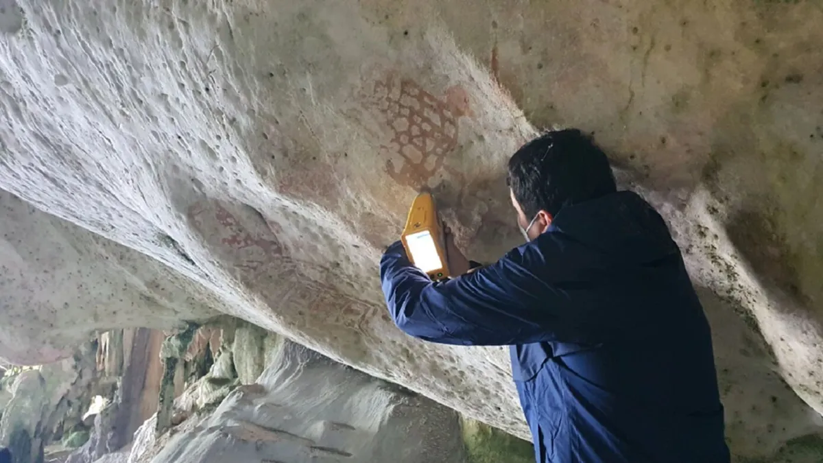 历史旅游—乘船游览甲米府 三千年前的古画