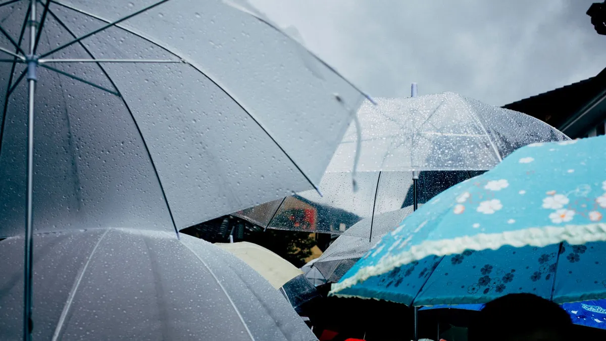 Dealing with the risk of inclement weather: Thunderstorms.