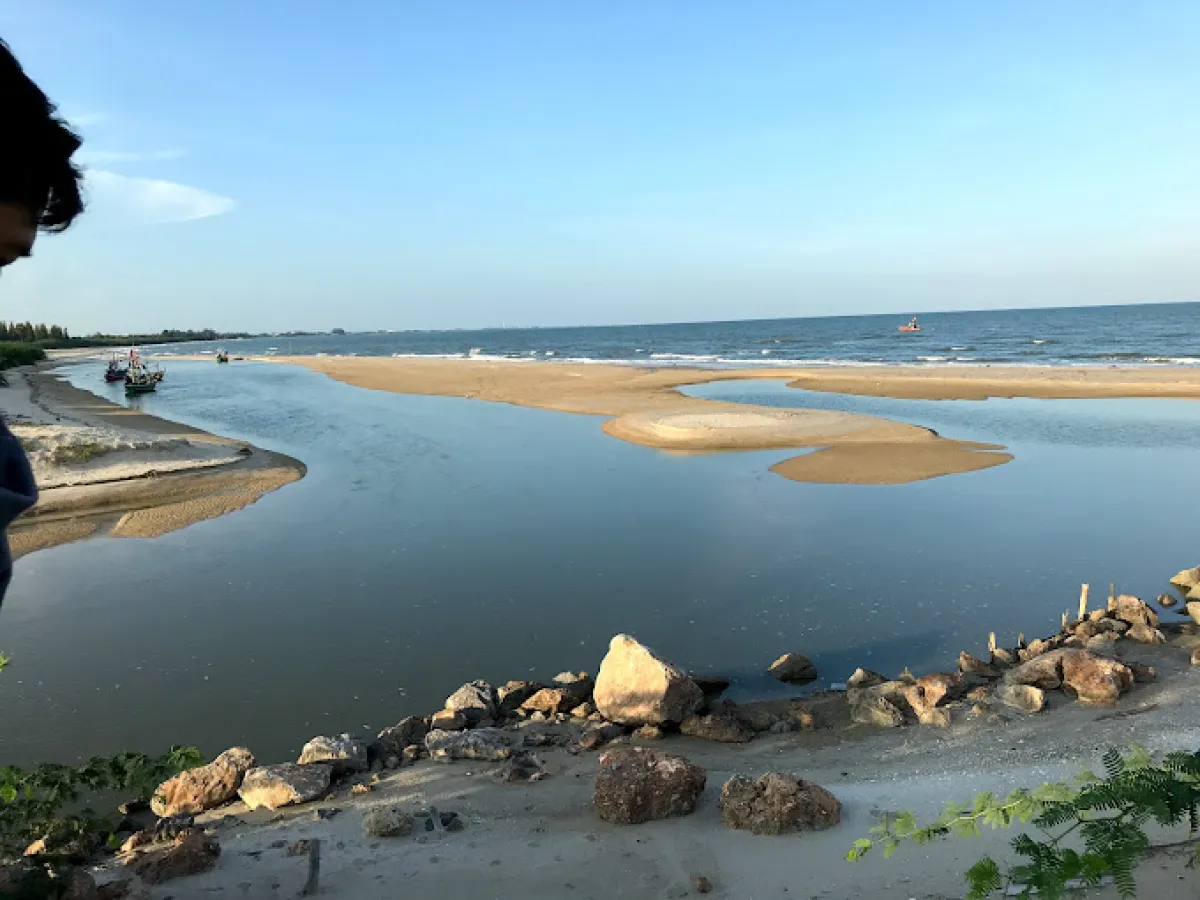 Exploring Bang Kao Beach, Phetchaburi during Rainy Season