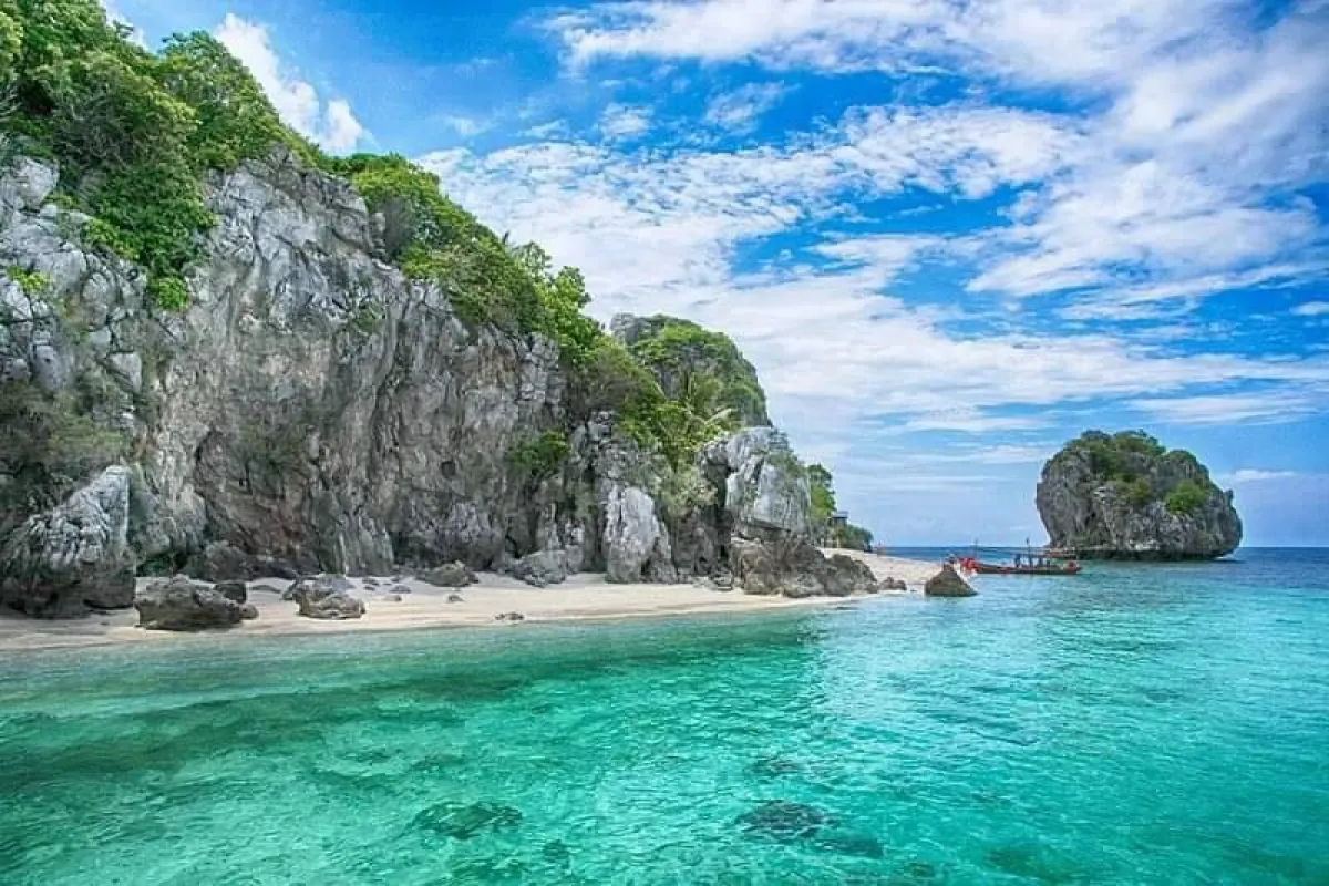 Explore the Magnificent Seven Seas of Chumphon - Mu Ko Chumphon National Park